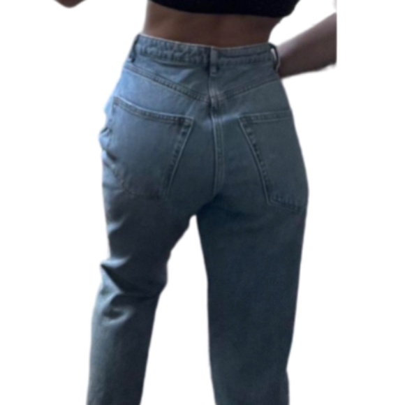 Topshop Mom Jeans Torn Knee Size W26/L30 - Picture 2 of 9